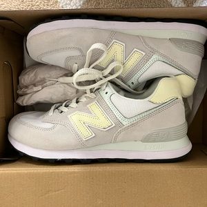 New balence sneakers worn once with little stain